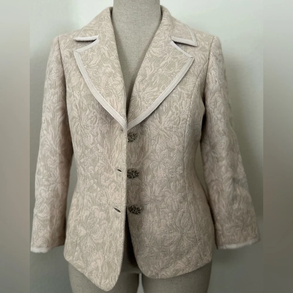 Dana Buchman Textured Cream Blazer